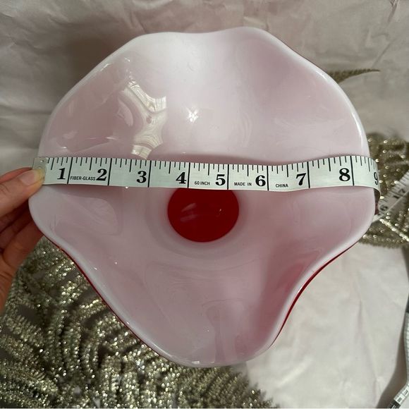 VIETRI Hibiscus Fluted Ruffled Italian Glass Bud Vase in Red Medium Size - Picture 10 of 14